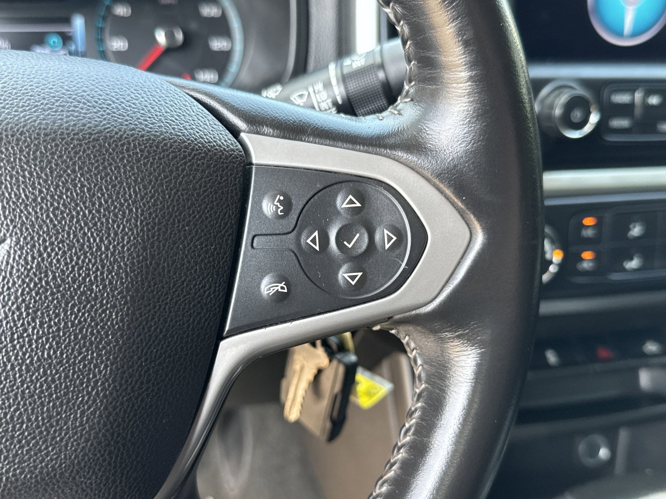 2017 Chevrolet Colorado LT photo 23