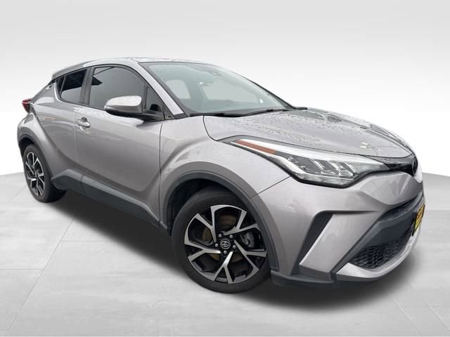 2020 Toyota C-HR XLE's photo