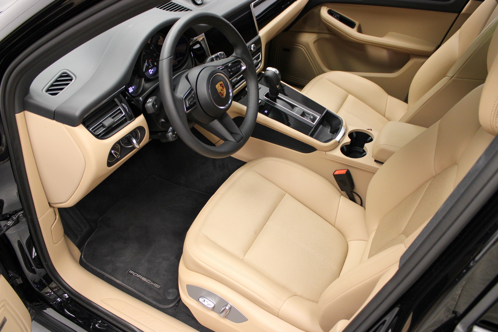 2025 Porsche Macan Base photo 4