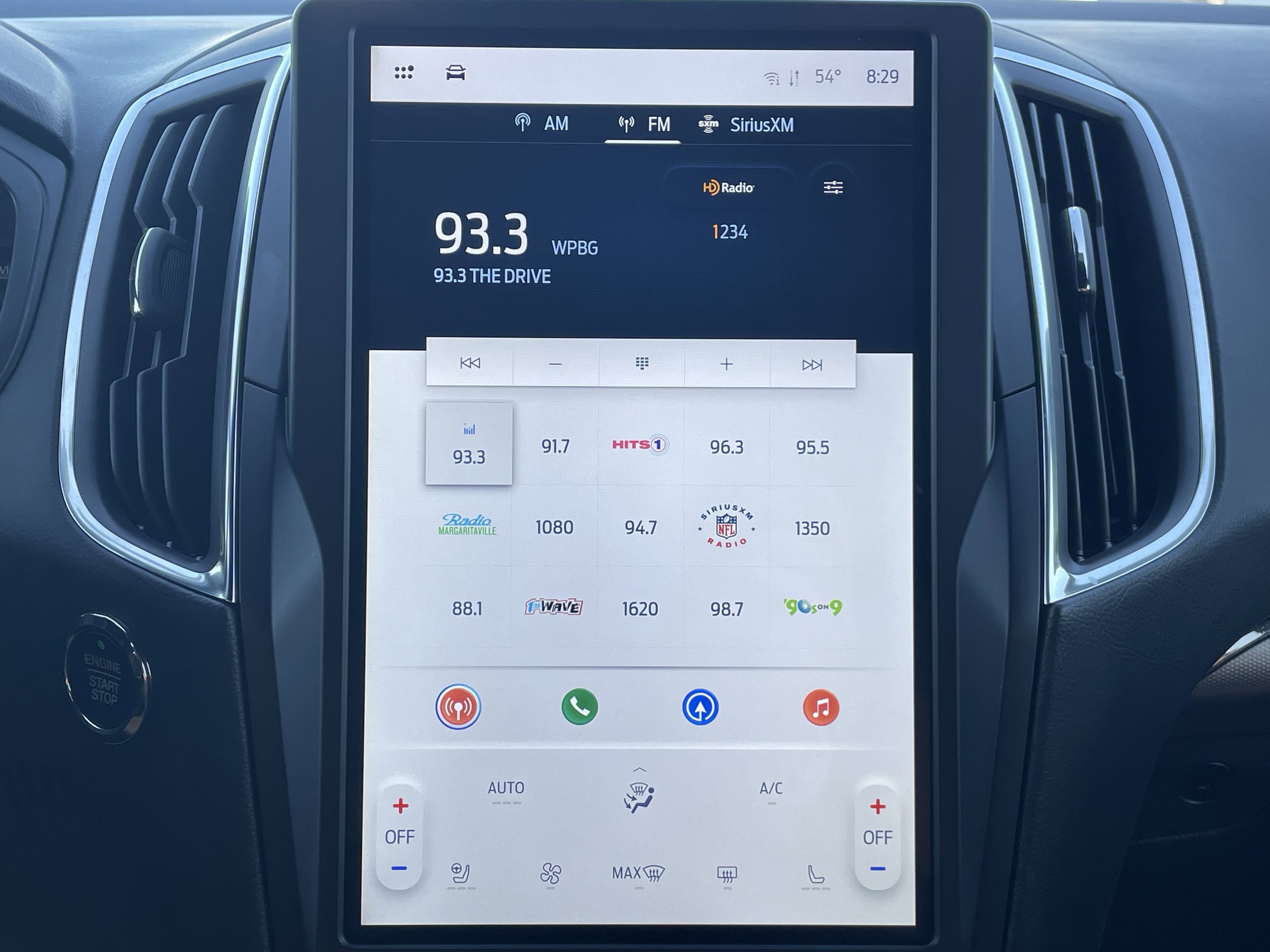 2024 Ford Edge Titanium photo 4