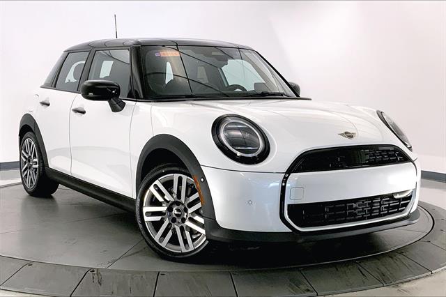 2025 MINI Hardtop 4 Door Base's photo