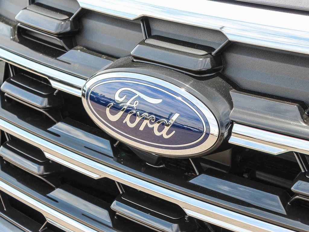 2025 Ford Explorer photo 5