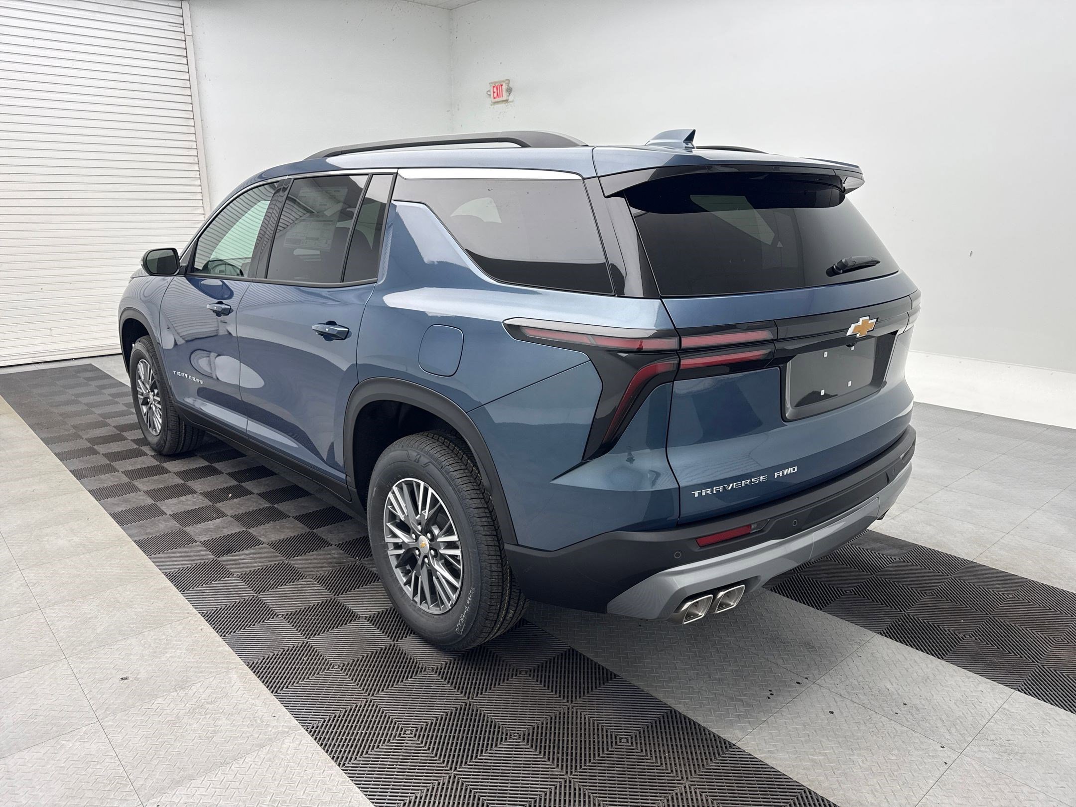 2026 Chevrolet Traverse photo 2