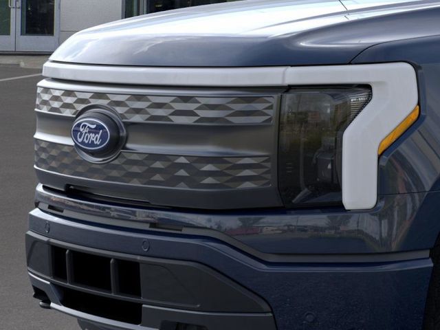 2025 Ford F-150 Lightning Lariat photo 17