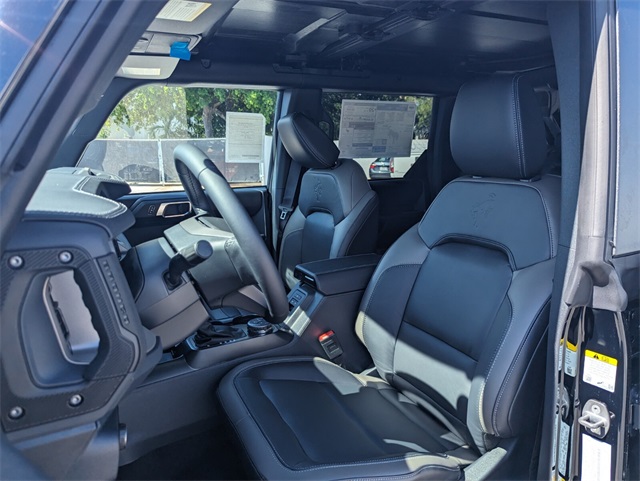 2025 Ford Bronco Outer Banks photo 4