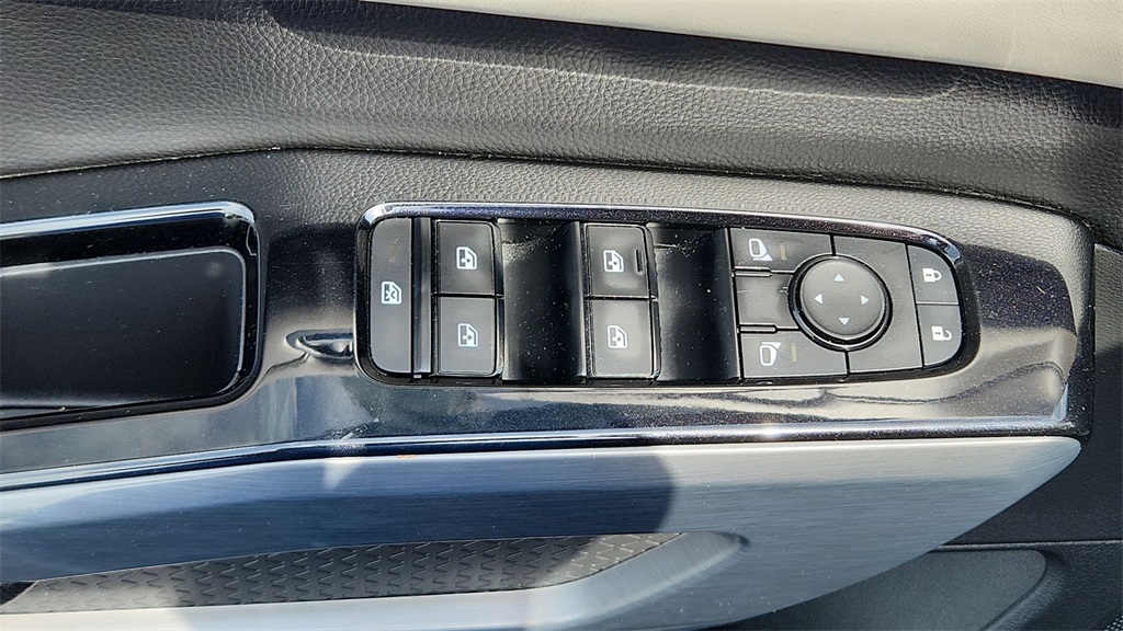 2022 Nissan Pathfinder SL photo 12