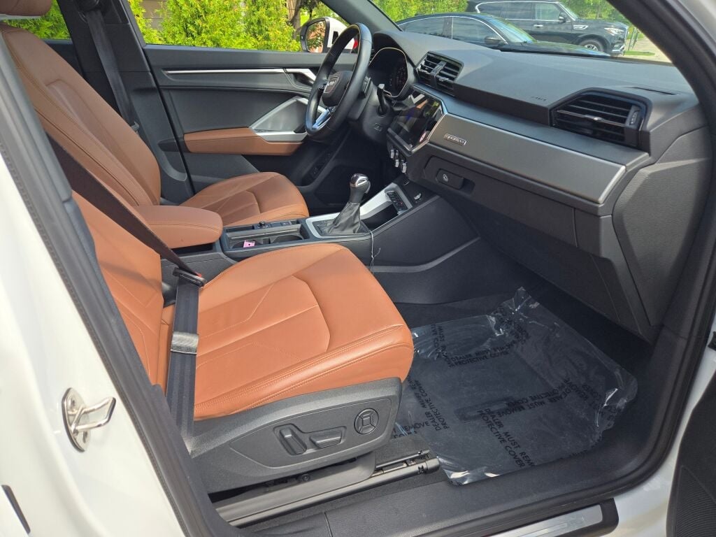 2023 Audi Q3 45 TFSI S line Premium photo 8