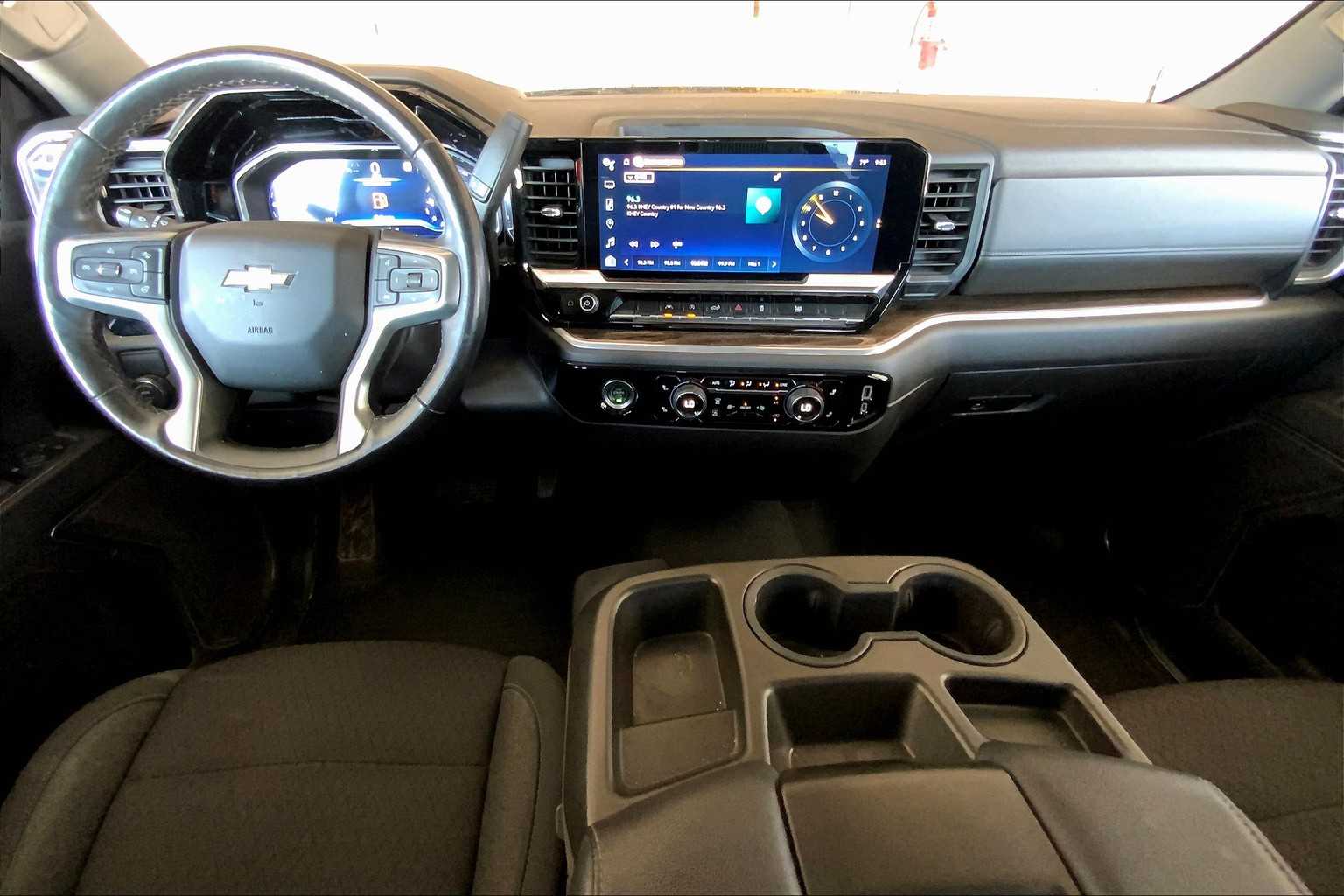 2022 Chevrolet Silverado 1500 LT photo 13