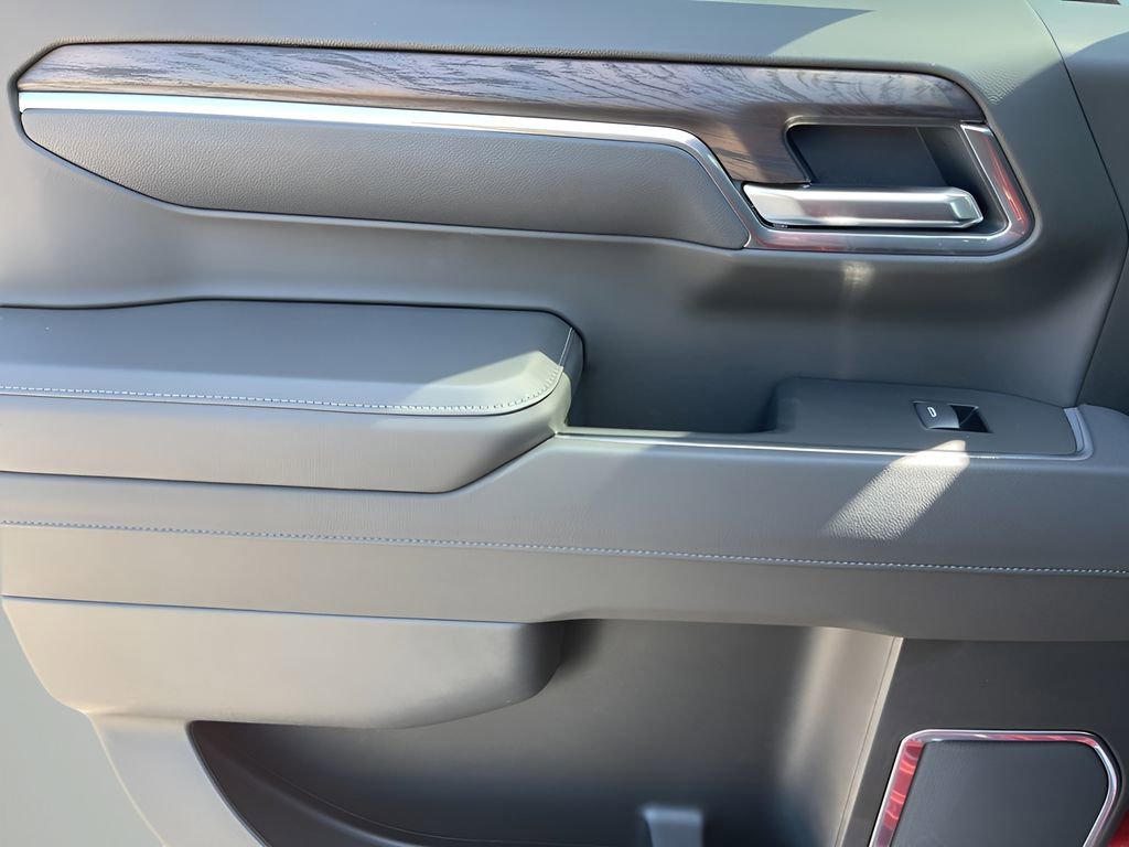 2025 Gmc Sierra 1500 SLT photo 9