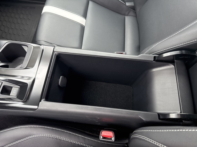 2025 Toyota Camry SE photo 11