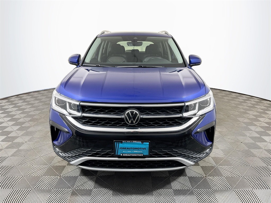 2024 Volkswagen Taos SEL photo 3