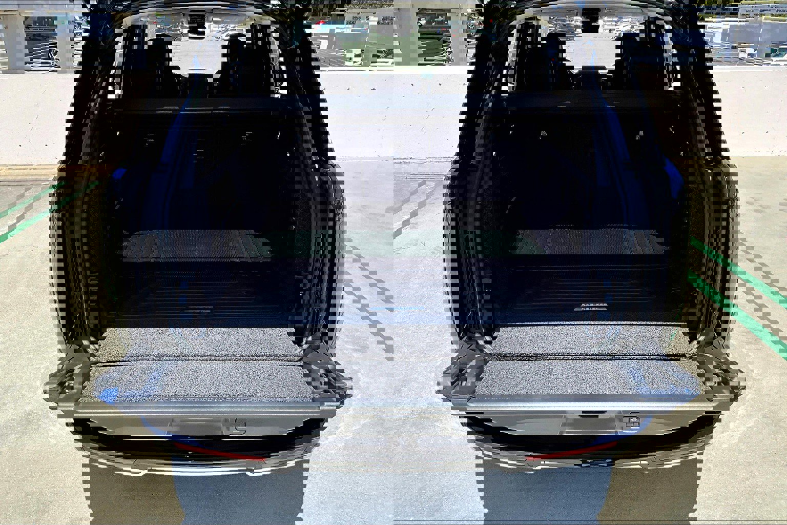 2025 Land Rover Range Rover SE photo 10
