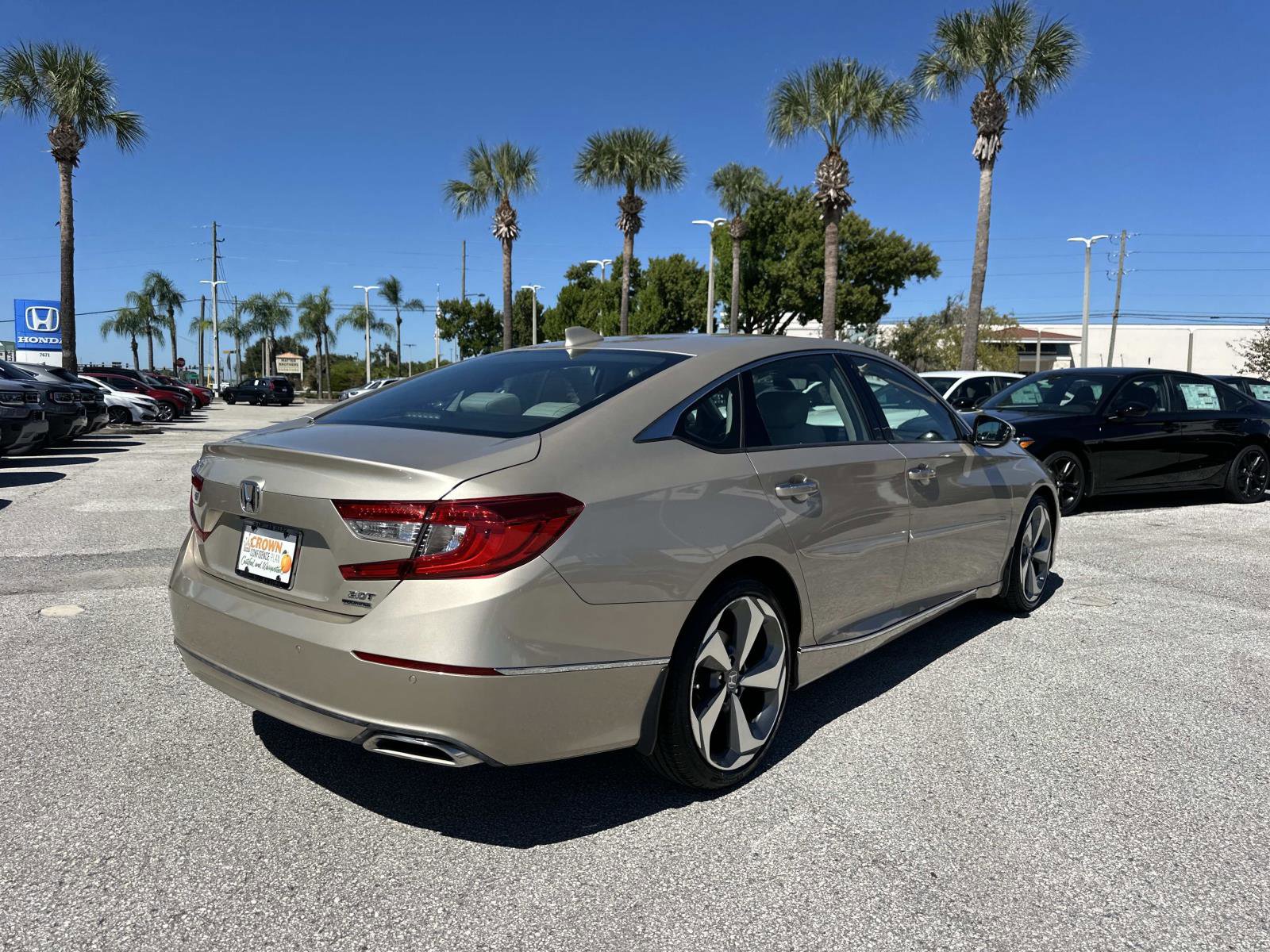 2018 Honda Accord Touring 2.0T photo 3
