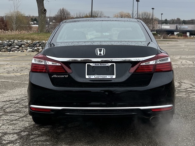 2017 Honda Accord LX photo 4