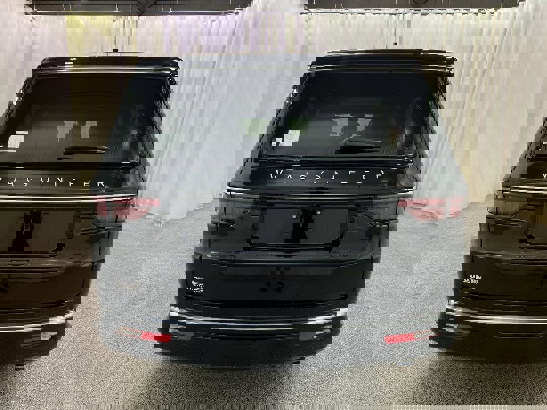 2025 Jeep Wagoneer L Series II photo 3