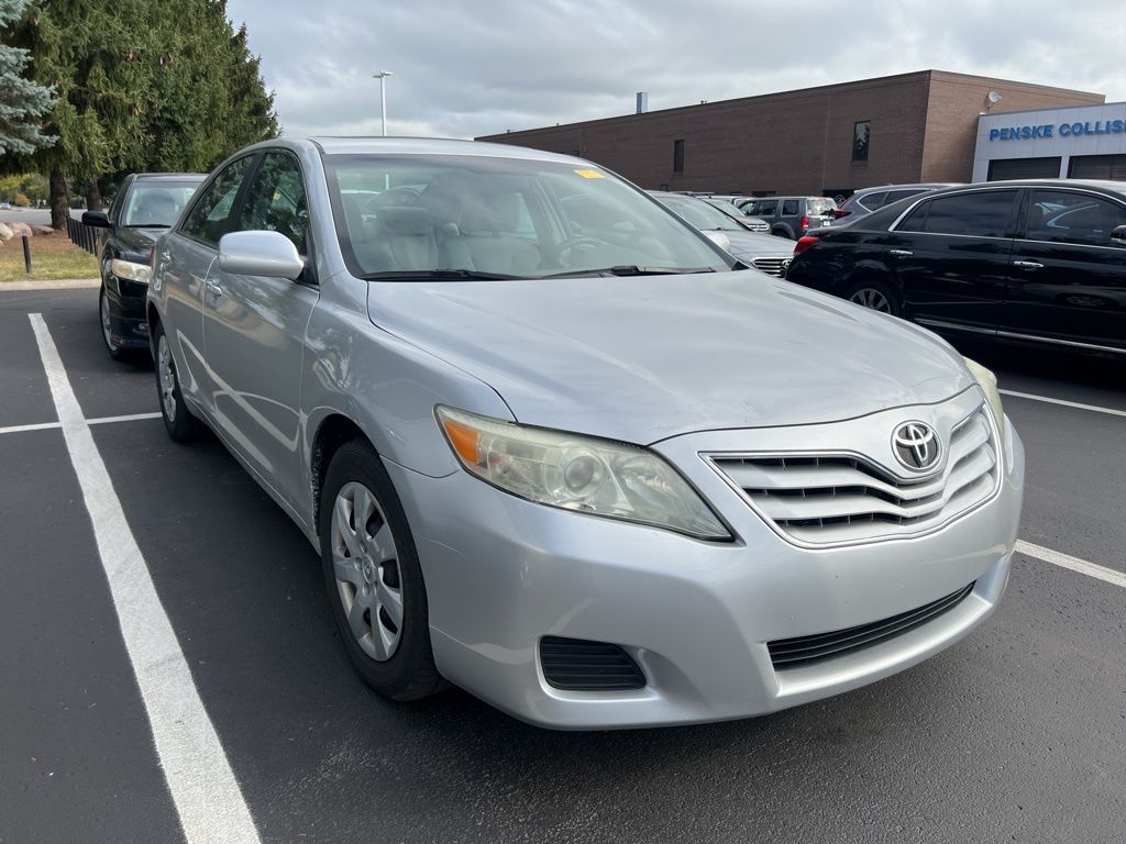 2010 Toyota Camry LE photo 4