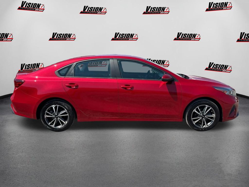 2023 Kia Forte LXS photo 4