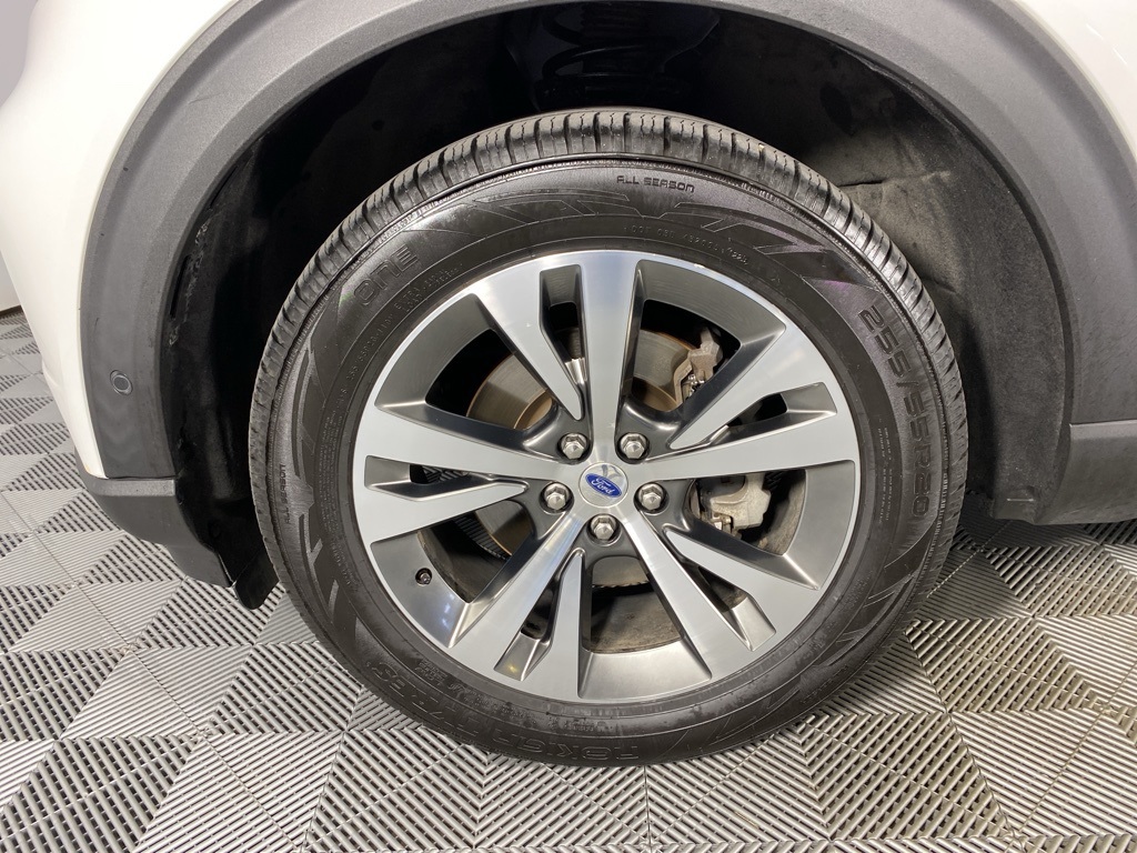 2020 Ford Explorer Platinum photo 2