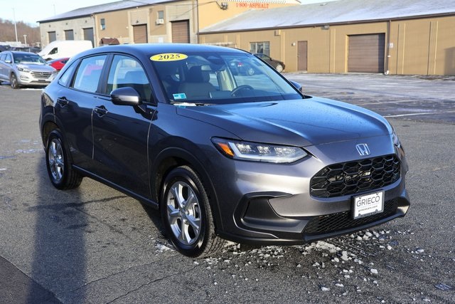 2025 Honda HR-V LX's photo