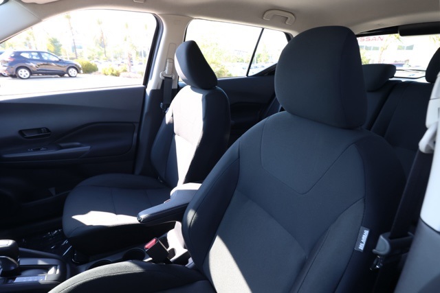 2025 Nissan Kicks Play S photo 13