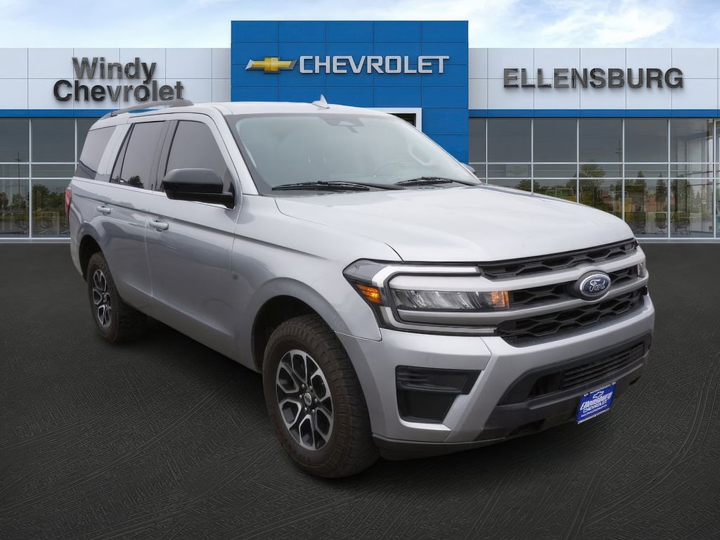 2022 Ford Expedition STX's photo