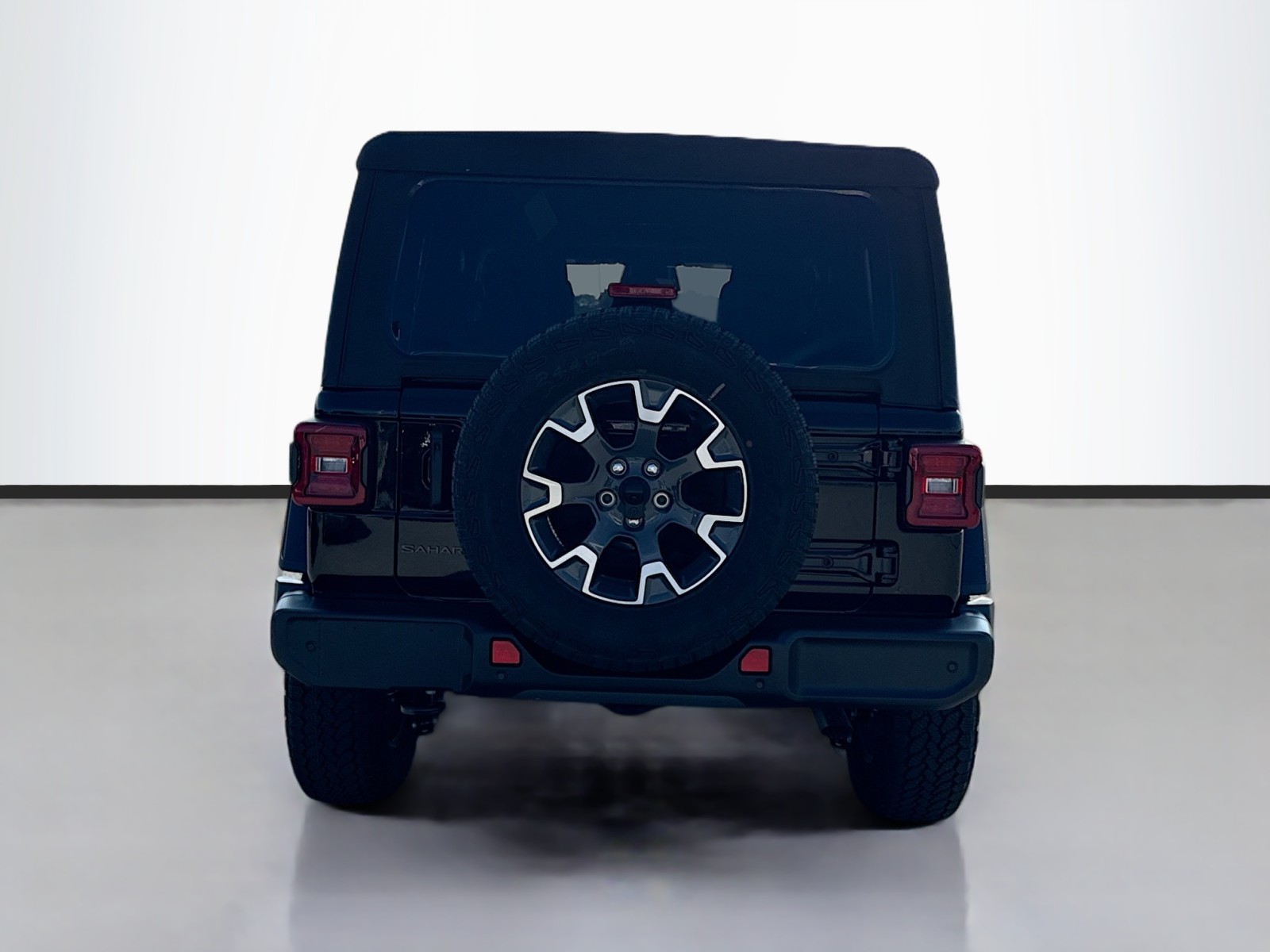2025 Jeep Wrangler Sahara photo 4