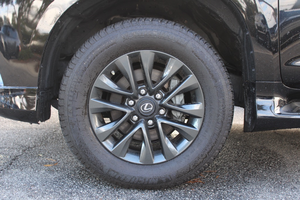 2023 Lexus GX 460 Premium photo 3