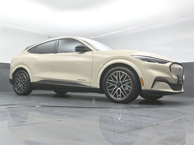 2025 FORD MUSTANG MACH-E - Image 33