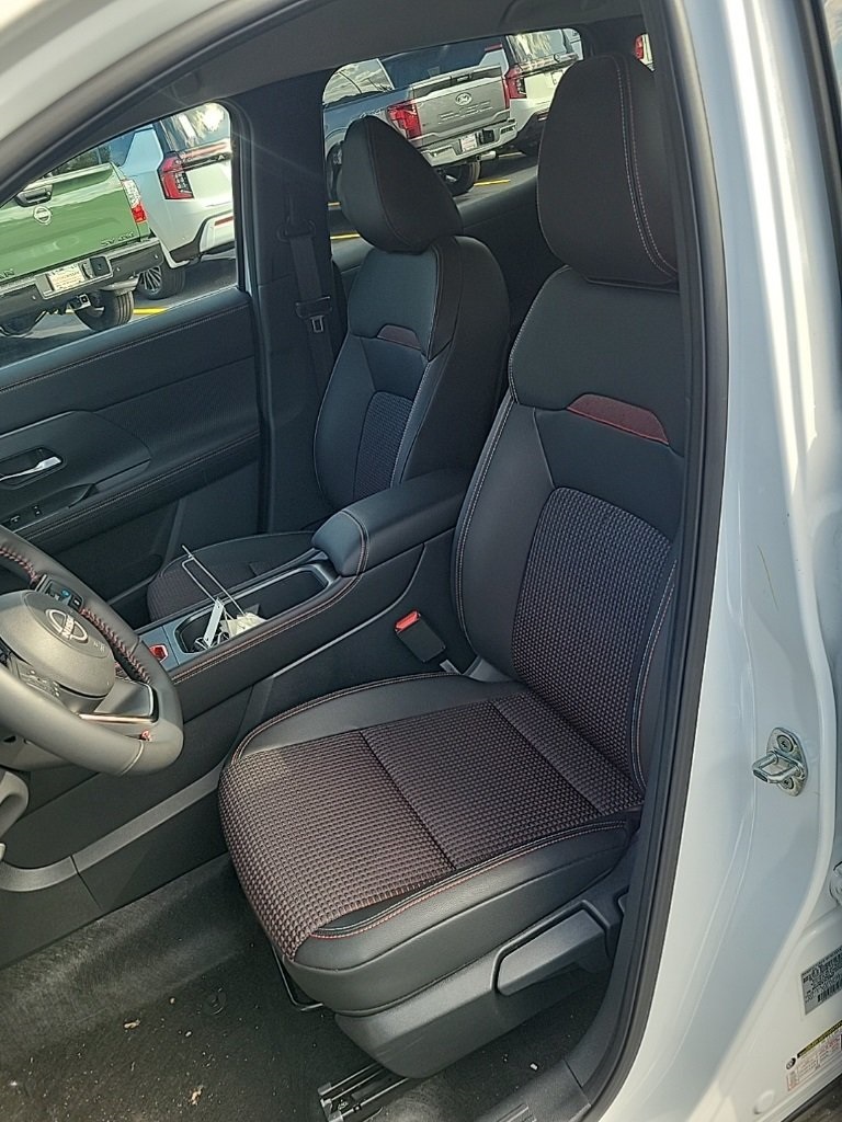 2026 Nissan Kicks SR photo 21