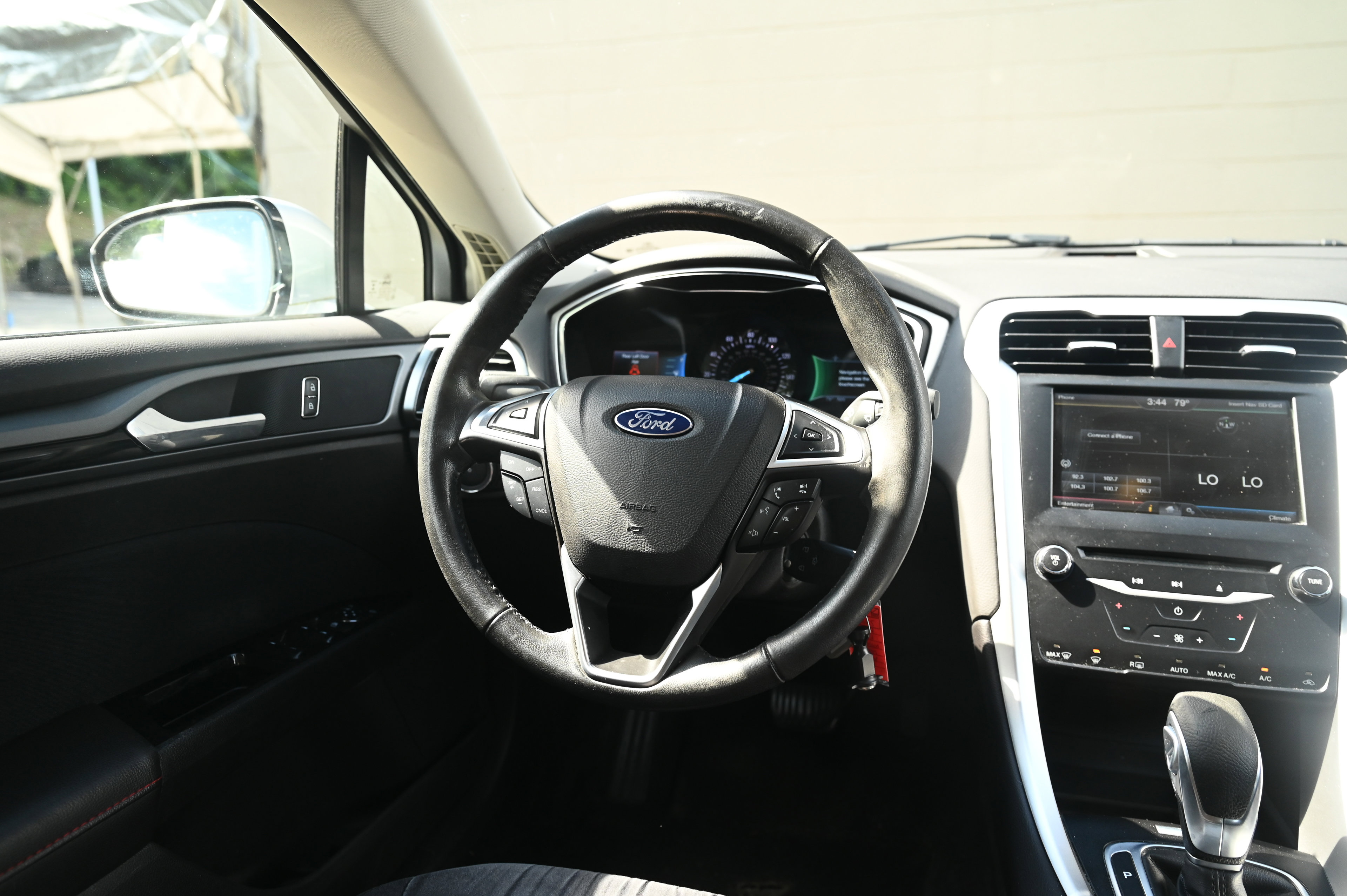 2014 Ford Fusion SE photo 32