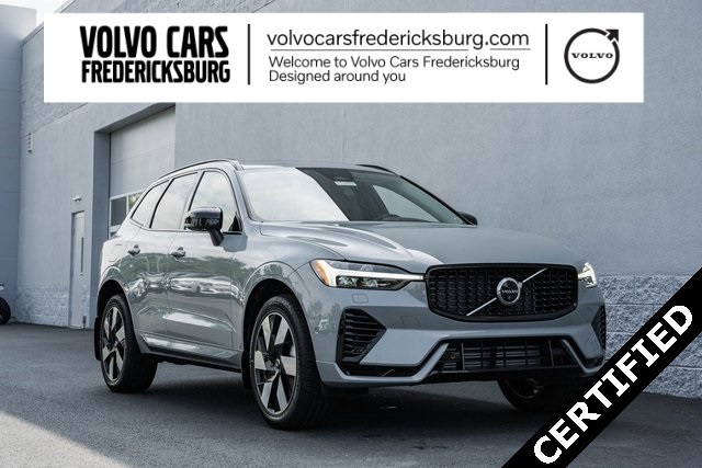 2025 Volvo XC60 Plus's photo