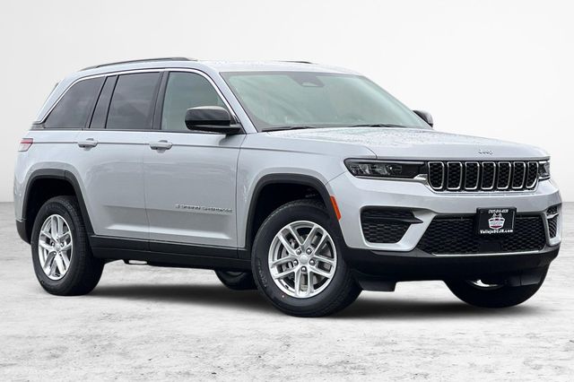 2025 Jeep Grand Cherokee Laredo X photo 2
