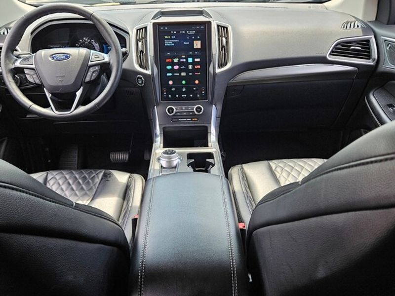 2024 Ford Edge Titanium photo 8