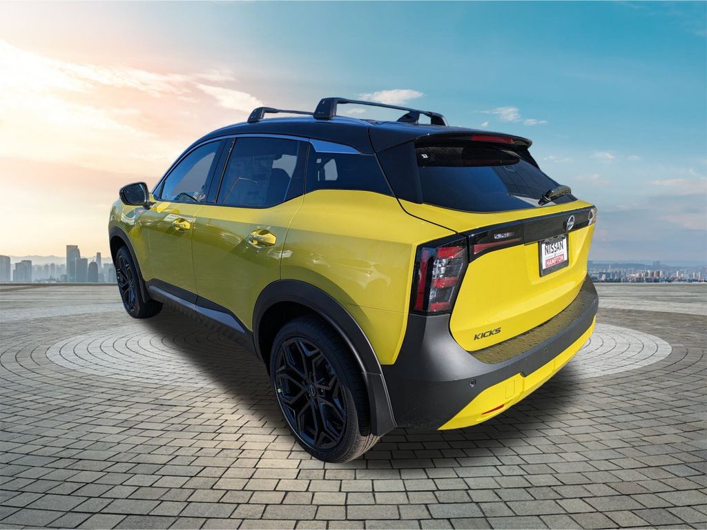 2026 Nissan Kicks SR photo 3
