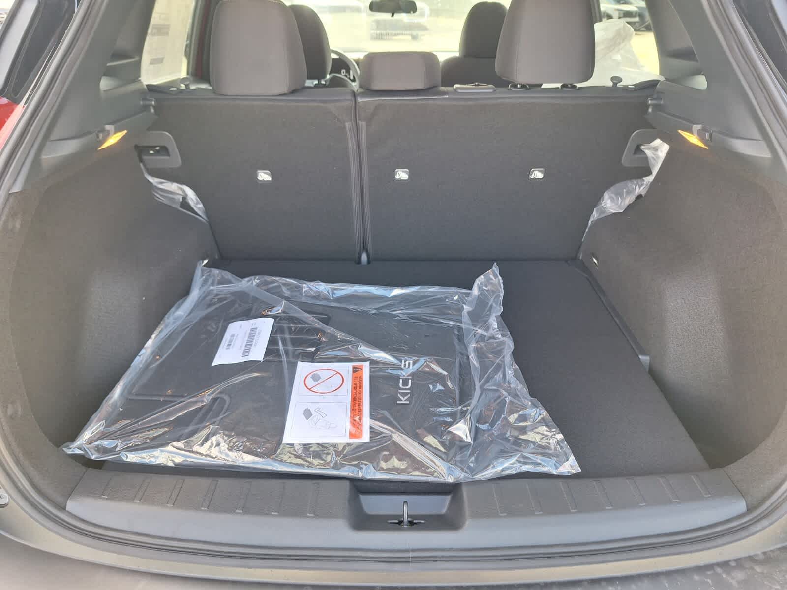 2026 Nissan Kicks SV photo 24