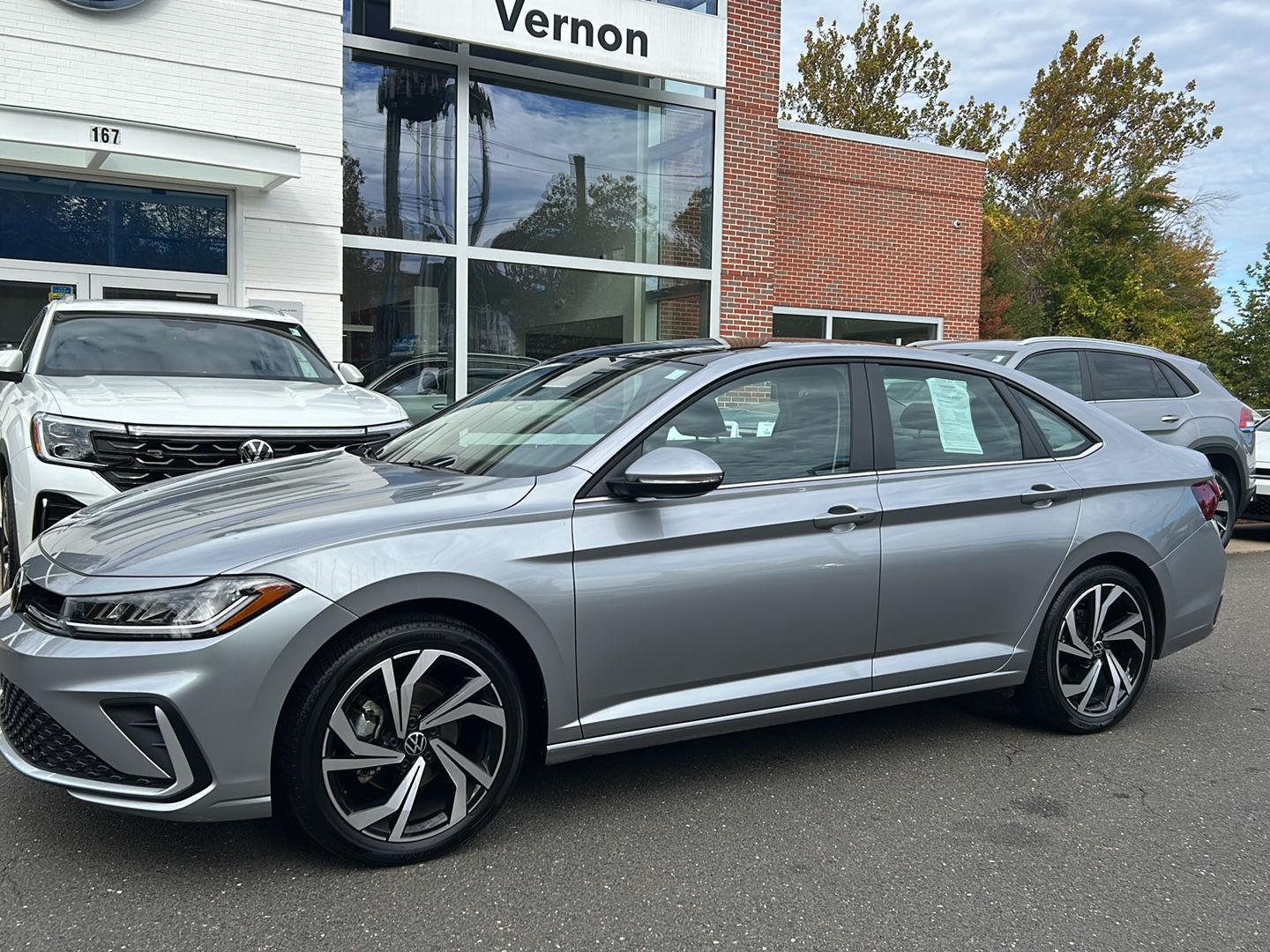 2025 Volkswagen Jetta SEL photo 2