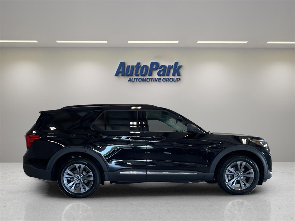 2025 Ford Explorer photo 8