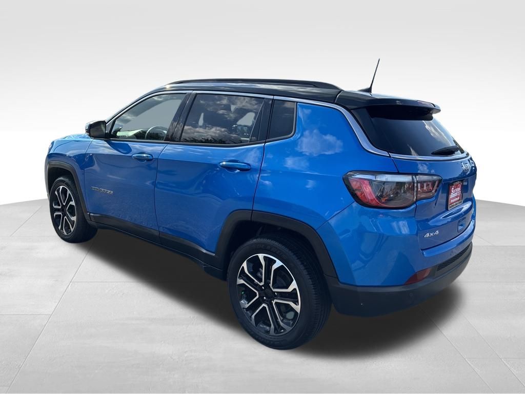 2023 Jeep Compass Limited photo 3