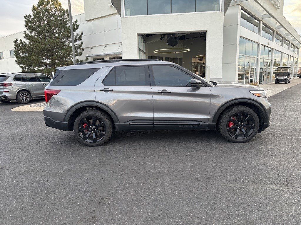 2022 Ford Explorer ST photo 4