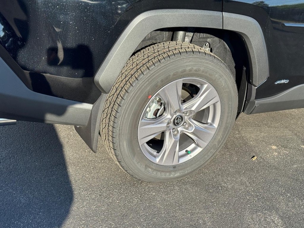 2025 Toyota RAV4 Hybrid XLE photo 3