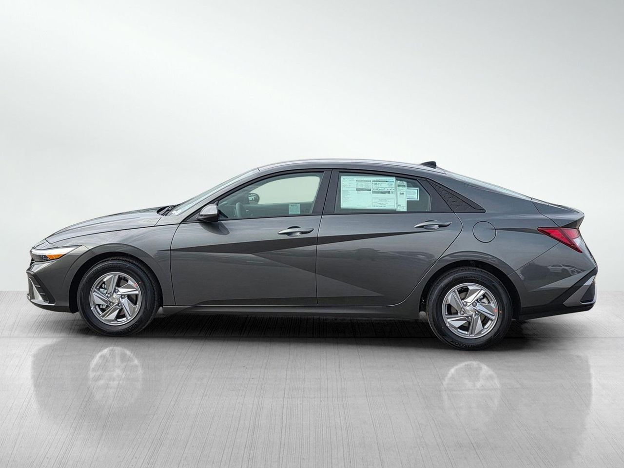 2026 Hyundai Elantra SE photo 4