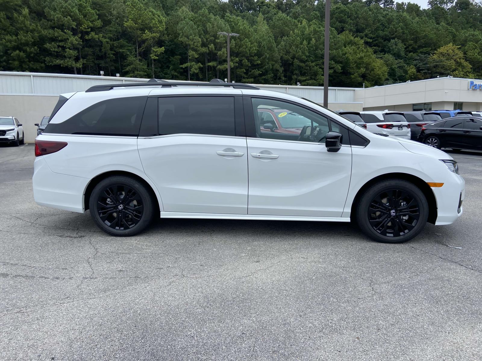 2026 Honda Odyssey photo 2