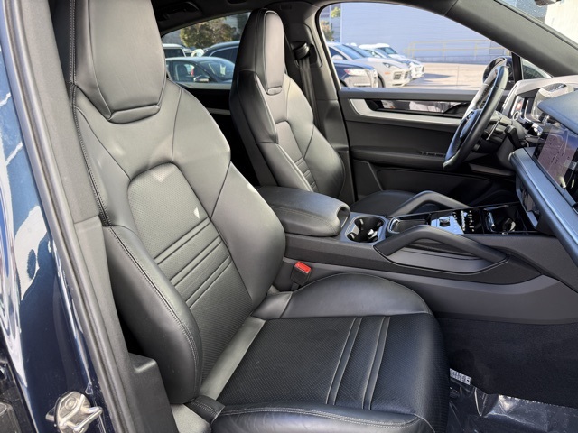 2024 Porsche Cayenne Coupe Base photo 18