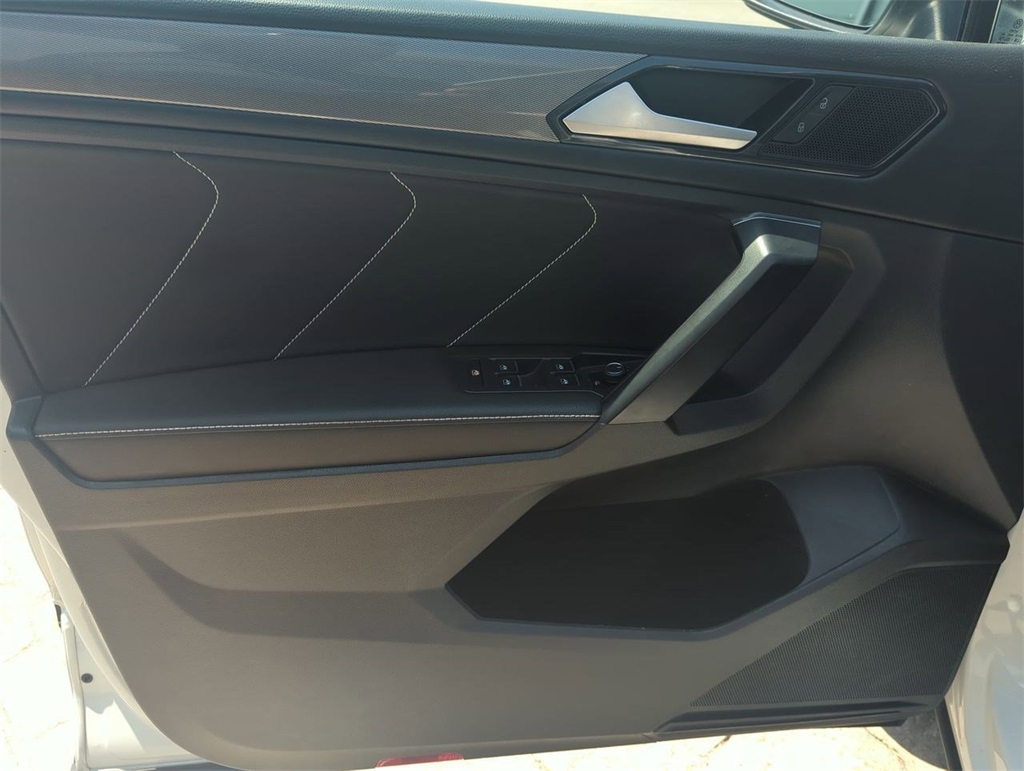 2023 Volkswagen Tiguan SE photo 18