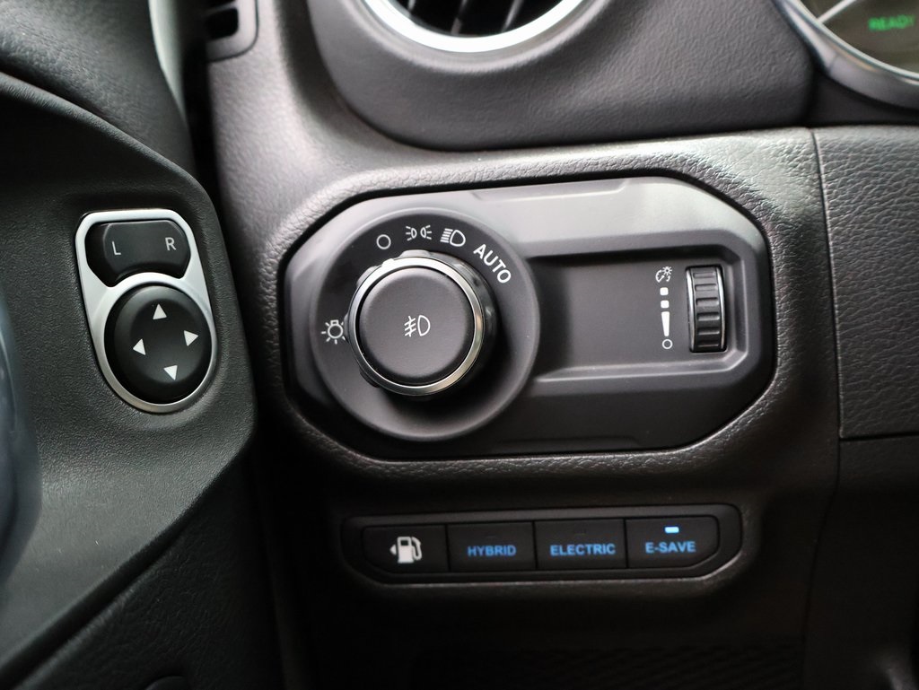2023 Jeep Wrangler Sahara 4xe photo 28