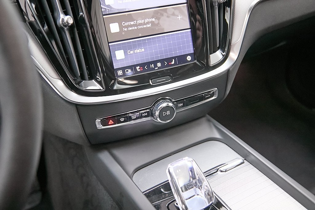 2025 VOLVO S60 - Image 14