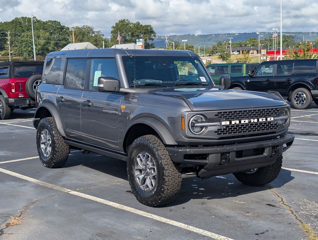 2025 Ford Bronco Badlands photo 2