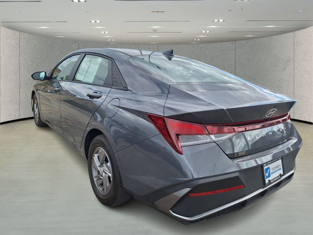 2024 Hyundai Elantra SE photo 3