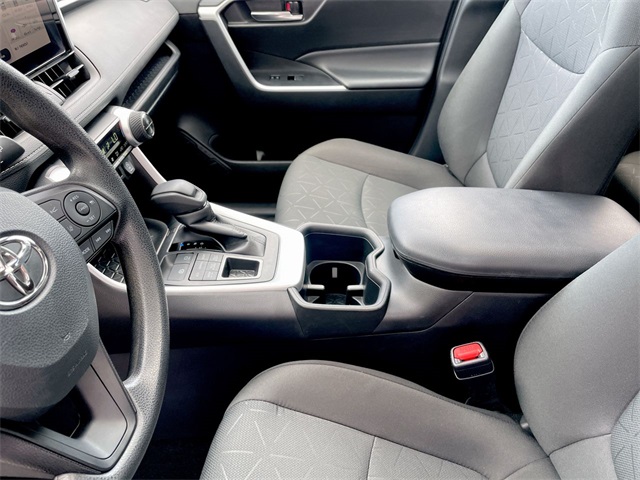2024 Toyota RAV4 XLE photo 11