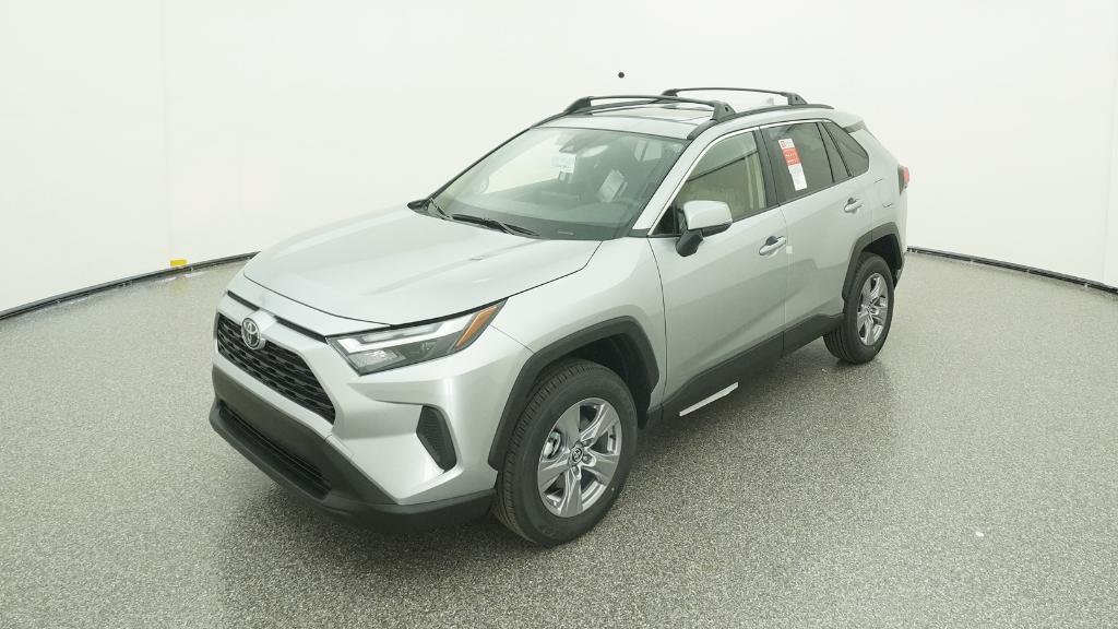 2025 Toyota RAV4 XLE's photo